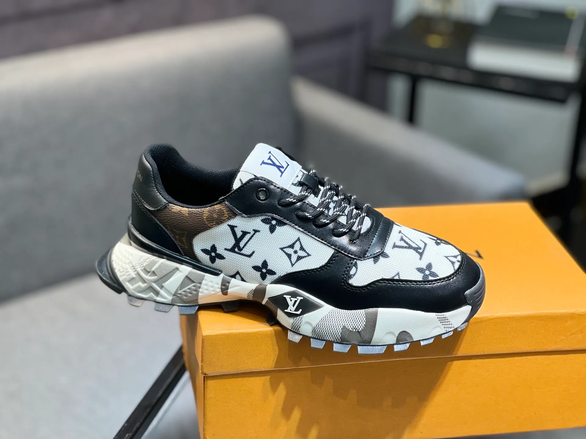 Men's shoes 💰440 [Lv] The latest casual men's shoes, high-quality workmanship, uppers made of cowhide, genuine leather insoles, fashionable rubber outsole, casual and fashionable, high-end quality, code number: 38-44. 45 can be customized and cannot be returned!